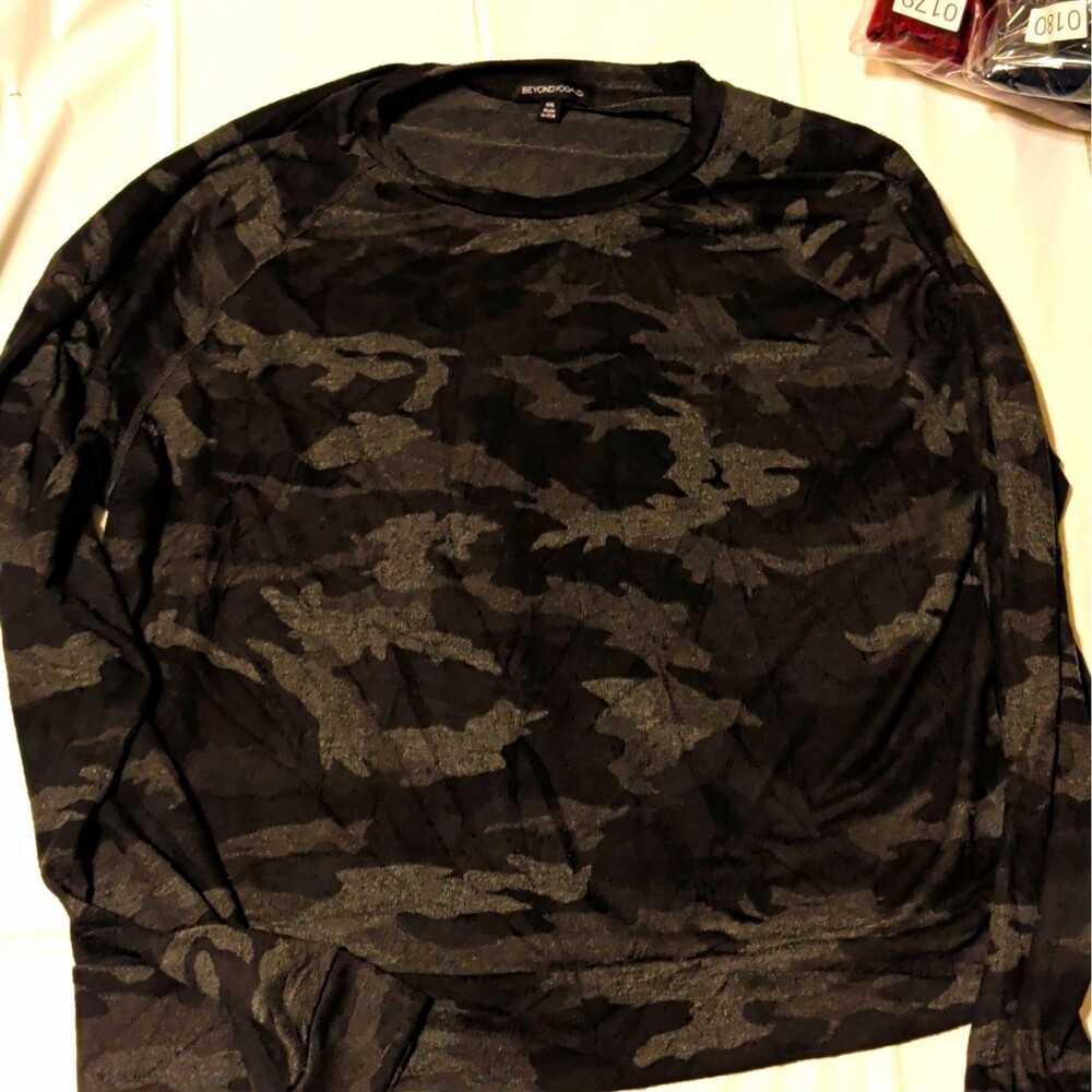 Beyond Yoga Black/Gray Camo Long Sleeve Crew Neck Pullover Stretch 2X PH7545